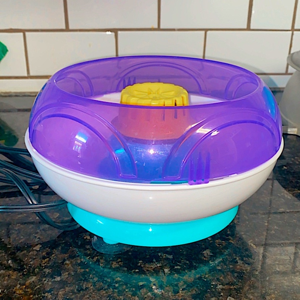 I’m selling a small Cotton candy machine